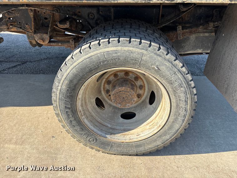 image for item EM5123 2011 Ford F550 Ext. Cab flatbed truck