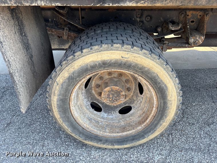image for item EM5123 2011 Ford F550 Ext. Cab flatbed truck