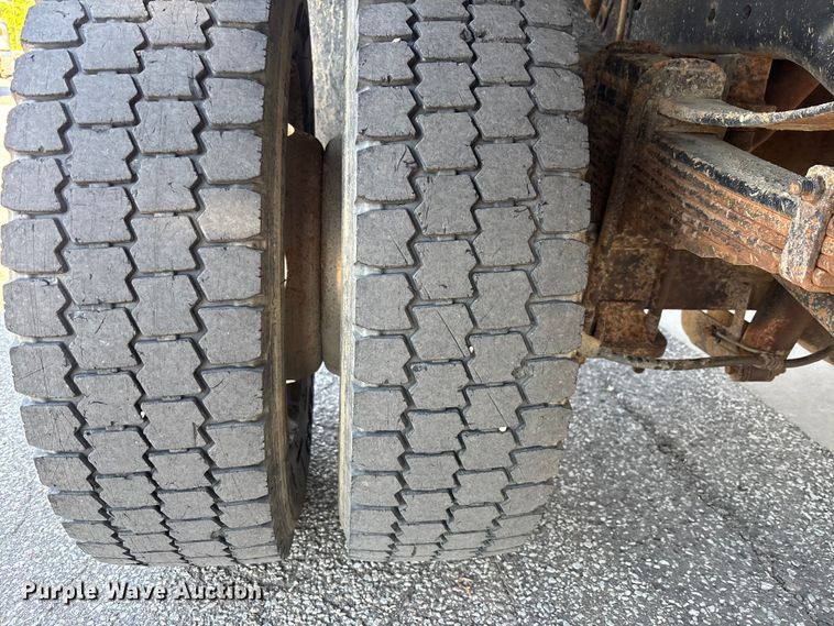 image for item EM5123 2011 Ford F550 Ext. Cab flatbed truck