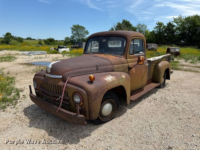 image for item EN0426 1950 International L110 pickup truck
