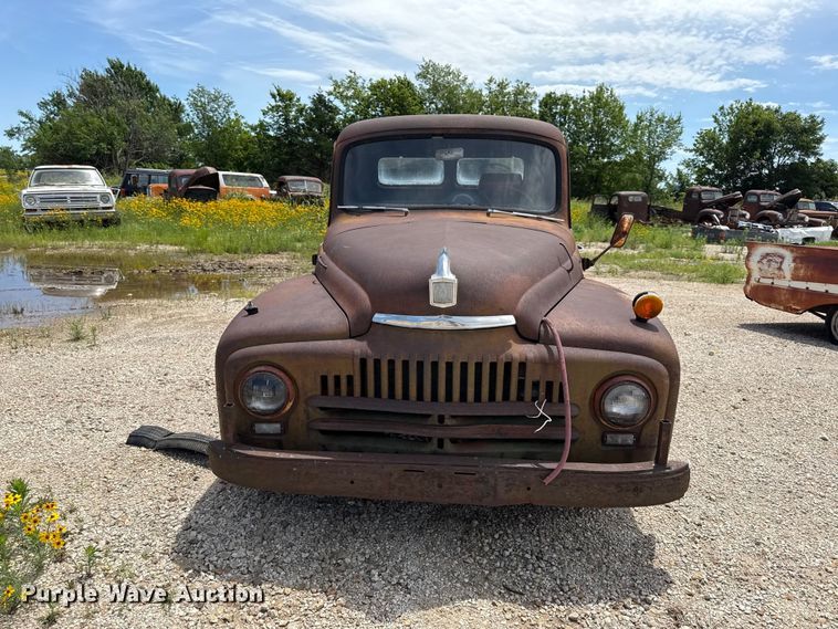 image for item EN0426 1950 International L110 pickup truck