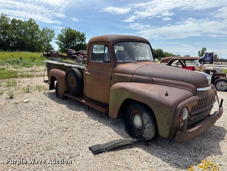 image for item EN0426 1950 International L110 pickup truck