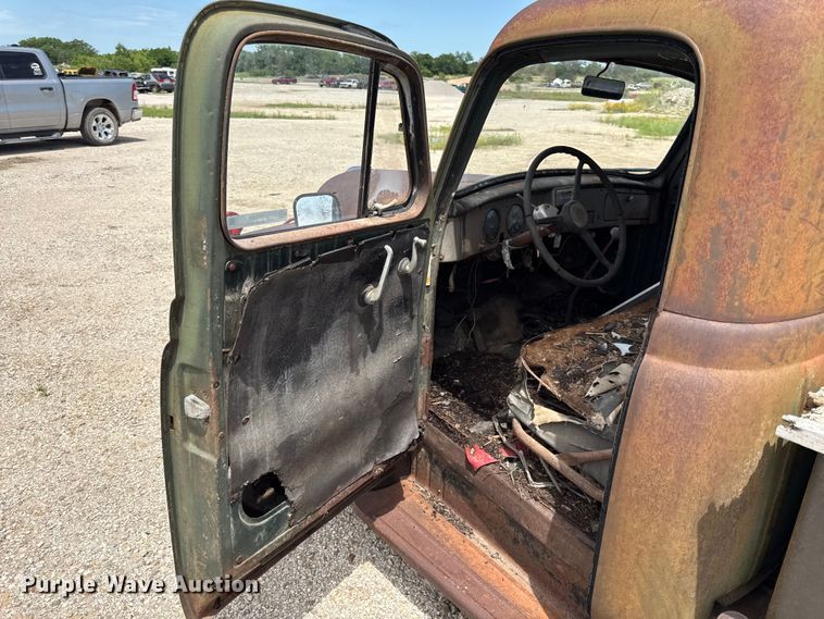 image for item EN0426 1950 International L110 pickup truck