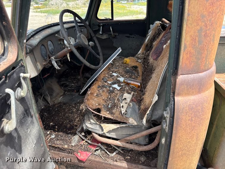image for item EN0426 1950 International L110 pickup truck
