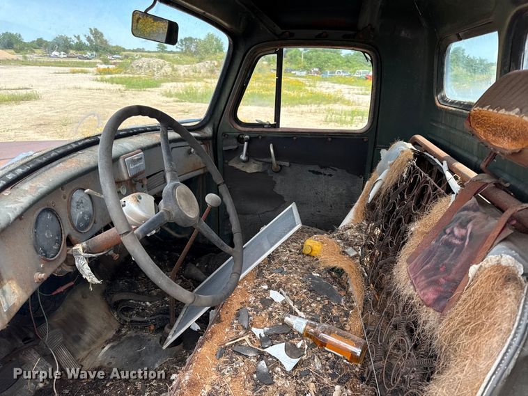 image for item EN0426 1950 International L110 pickup truck