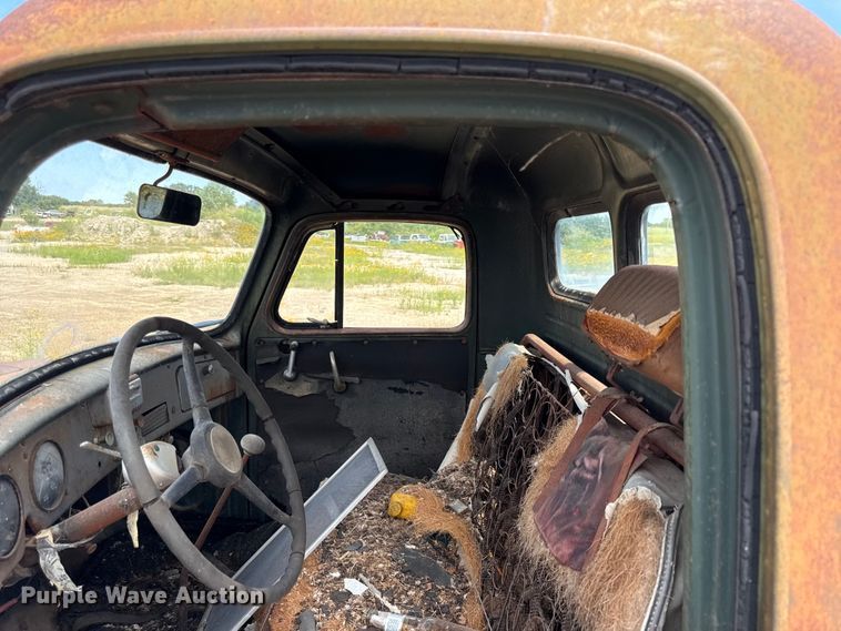 image for item EN0426 1950 International L110 pickup truck