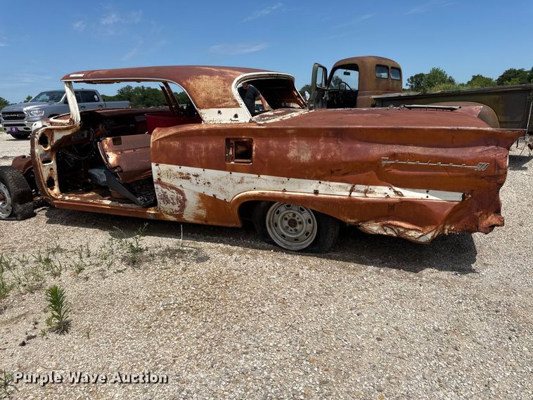 image for item EN0427 1958 Ford Fairlane 500 skyliner 