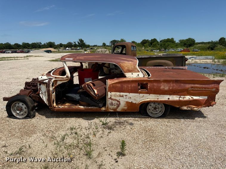 image for item EN0427 1958 Ford Fairlane 500 skyliner 