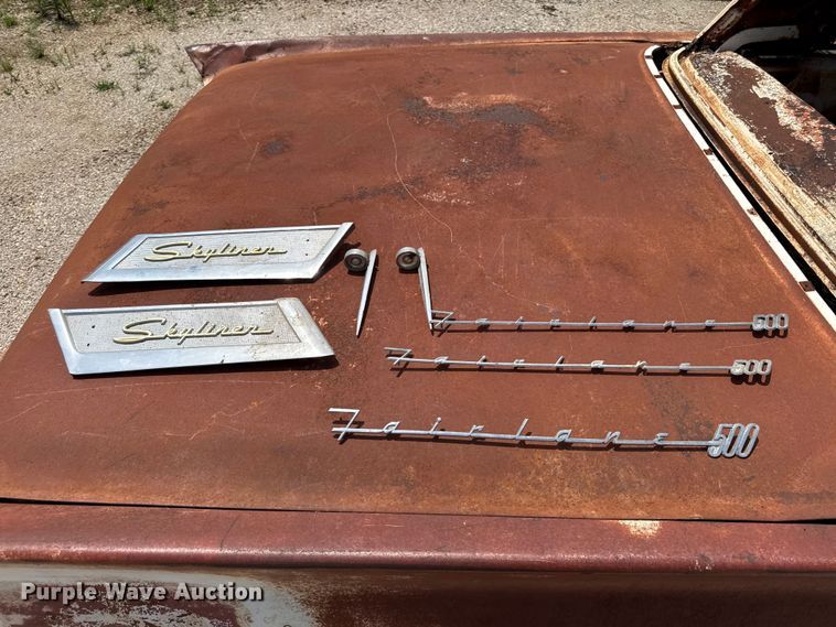 image for item EN0427 1958 Ford Fairlane 500 skyliner 