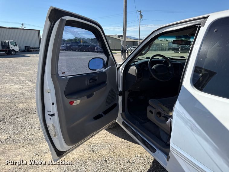 image for item EN0434 2001 Ford F150 Ext. Cab pickup truck