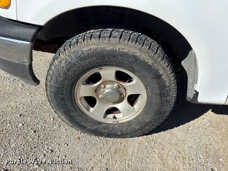 image for item EN0434 2001 Ford F150 Ext. Cab pickup truck