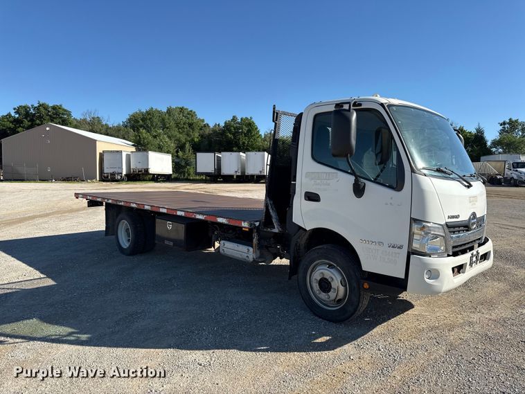 image for item EN0435 2017 Hino 195 dump flatbed truck