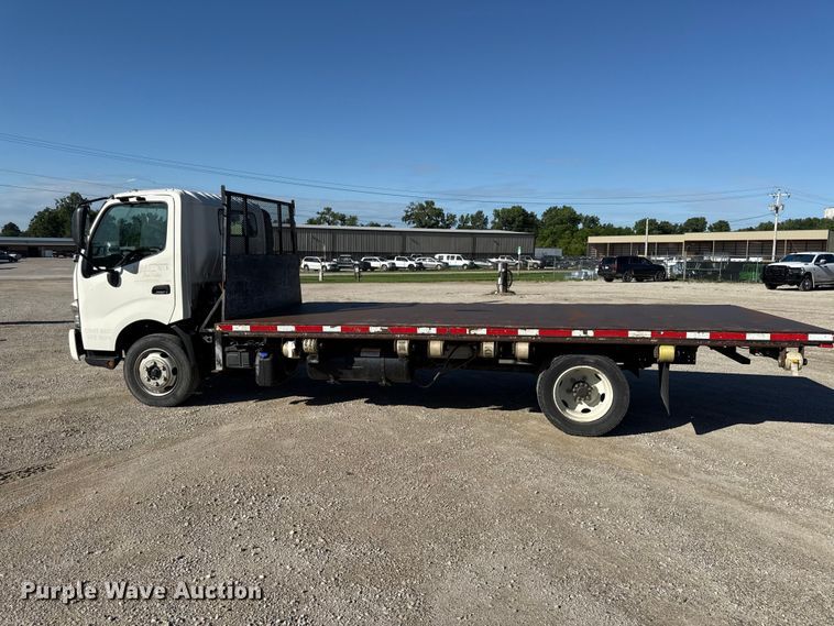 image for item EN0435 2017 Hino 195 dump flatbed truck