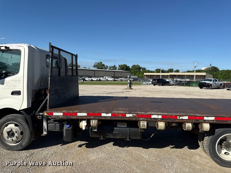 image for item EN0435 2017 Hino 195 dump flatbed truck