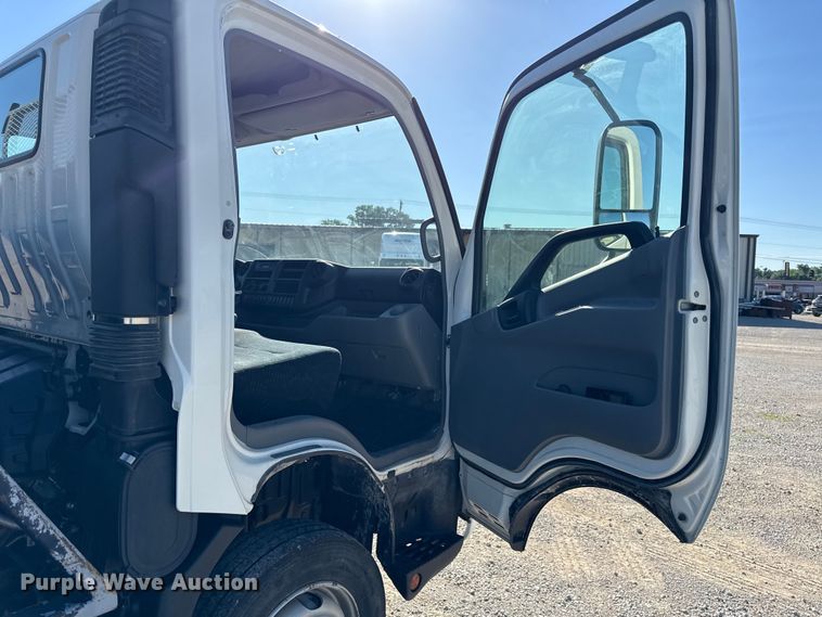 image for item EN0435 2017 Hino 195 dump flatbed truck