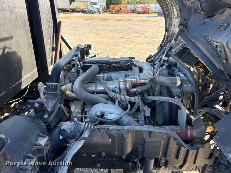 image for item EN0435 2017 Hino 195 dump flatbed truck