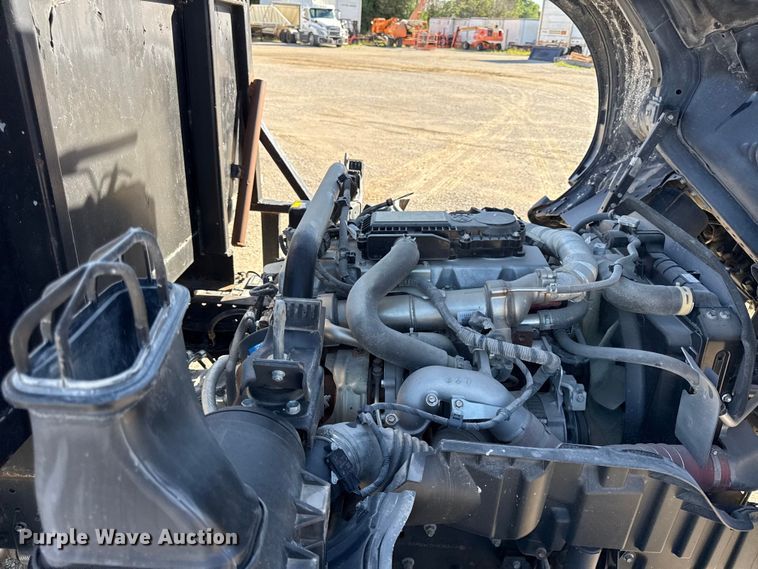 image for item EN0435 2017 Hino 195 dump flatbed truck