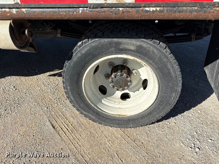 image for item EN0435 2017 Hino 195 dump flatbed truck
