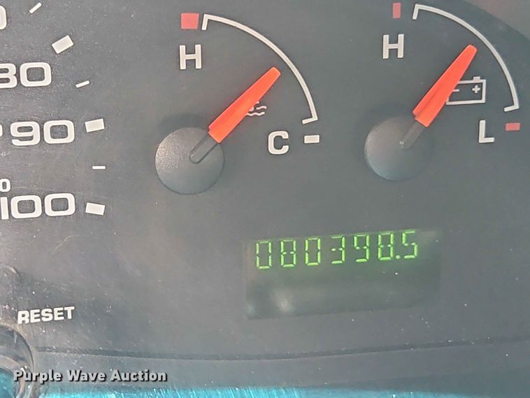 image for item EO7437 2004 Ford E350 shuttle bus