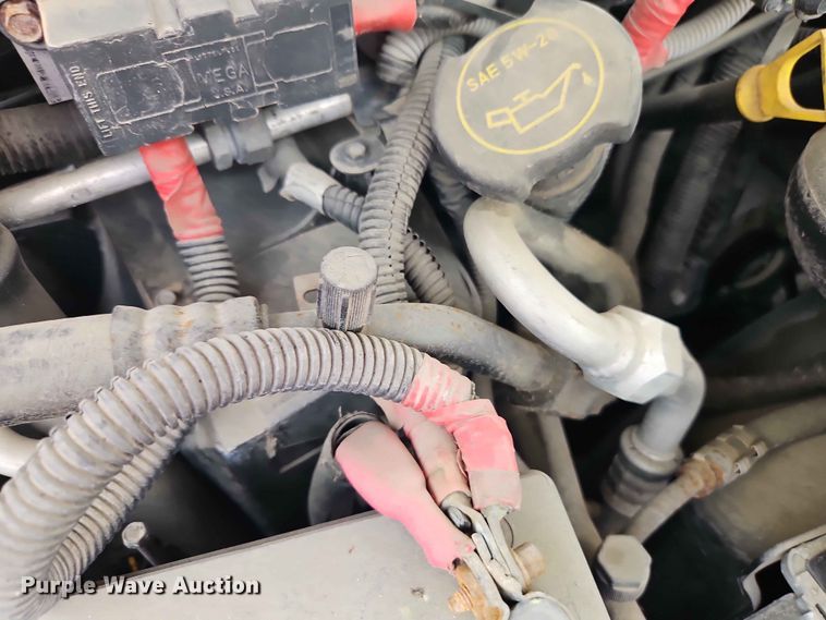 image for item EO7437 2004 Ford E350 shuttle bus