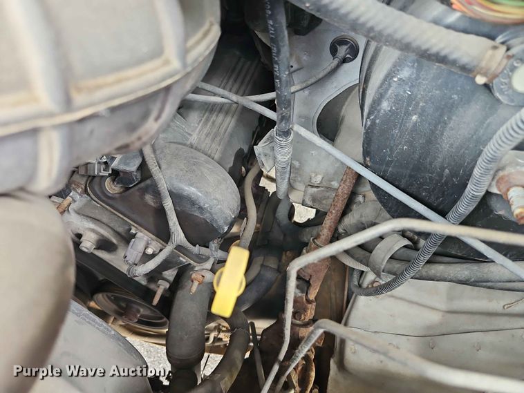 image for item EO7437 2004 Ford E350 shuttle bus