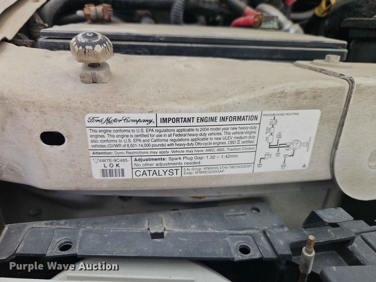 image for item EO7437 2004 Ford E350 shuttle bus