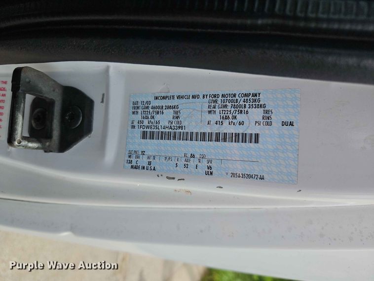 image for item EO7437 2004 Ford E350 shuttle bus