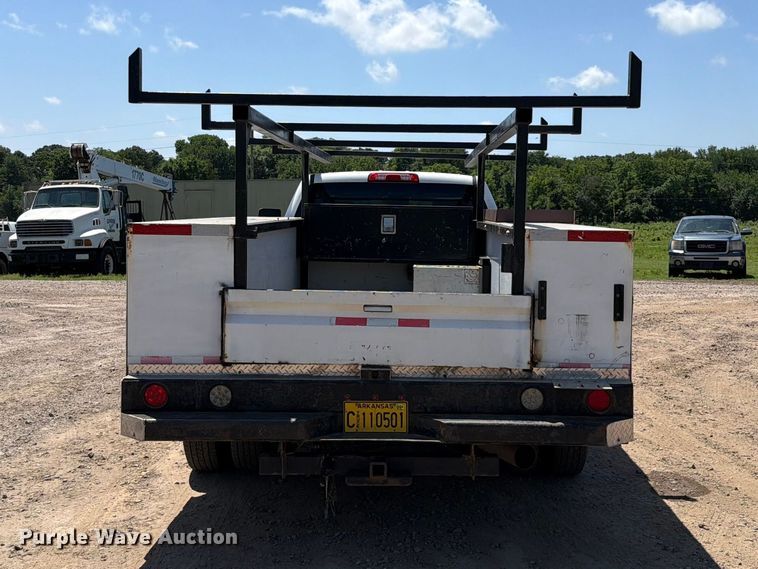 image for item EQ8003 2016 Chevrolet Silverado 3500HD Crew Cab utility bed pickup truck