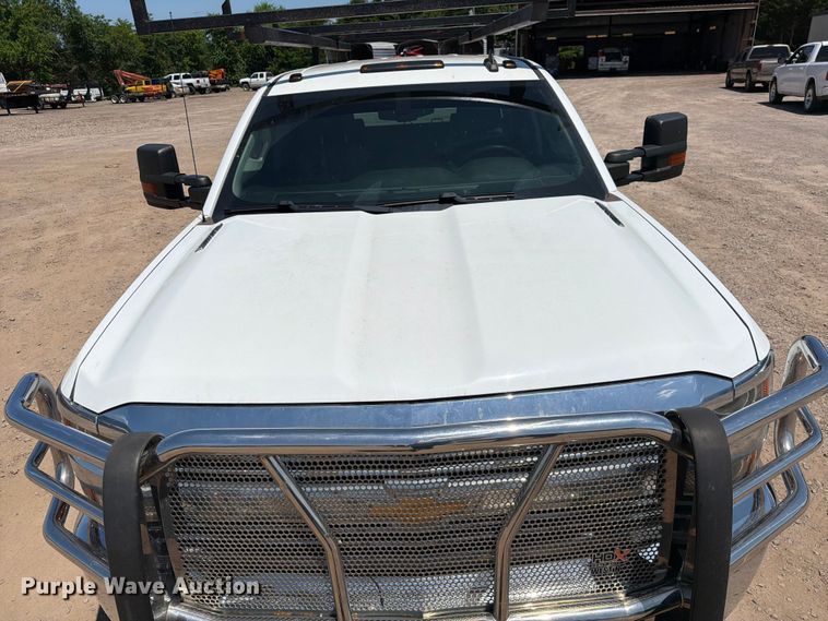 image for item EQ8003 2016 Chevrolet Silverado 3500HD Crew Cab utility bed pickup truck