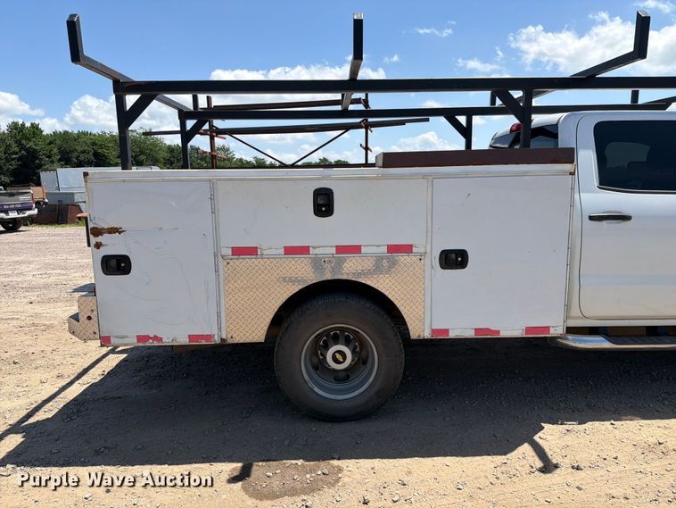 image for item EQ8003 2016 Chevrolet Silverado 3500HD Crew Cab utility bed pickup truck