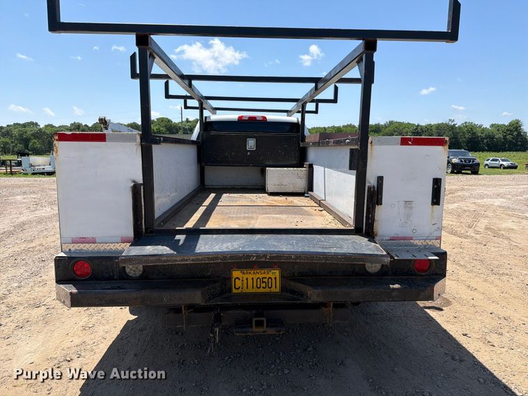image for item EQ8003 2016 Chevrolet Silverado 3500HD Crew Cab utility bed pickup truck
