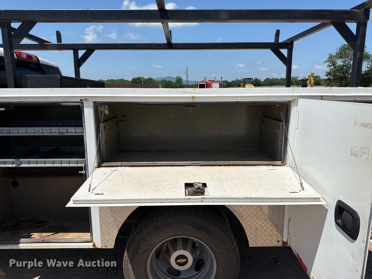 image for item EQ8003 2016 Chevrolet Silverado 3500HD Crew Cab utility bed pickup truck