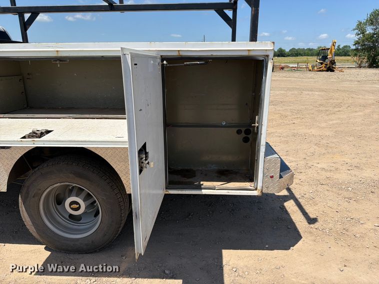 image for item EQ8003 2016 Chevrolet Silverado 3500HD Crew Cab utility bed pickup truck