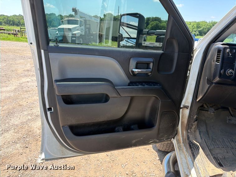 image for item EQ8003 2016 Chevrolet Silverado 3500HD Crew Cab utility bed pickup truck