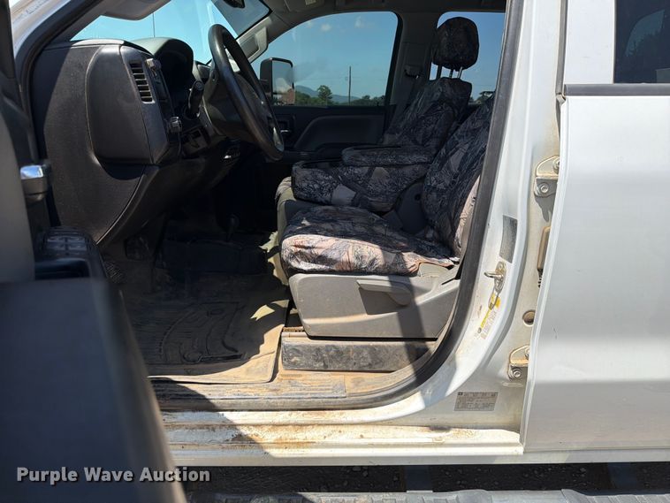 image for item EQ8003 2016 Chevrolet Silverado 3500HD Crew Cab utility bed pickup truck