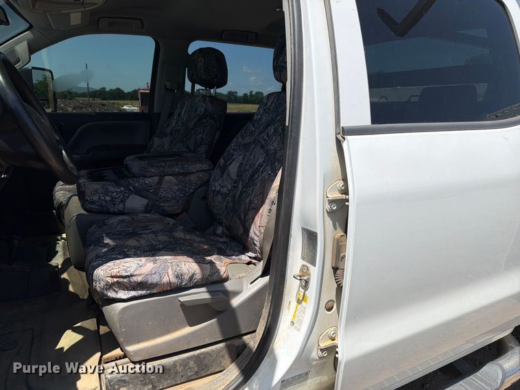 image for item EQ8003 2016 Chevrolet Silverado 3500HD Crew Cab utility bed pickup truck