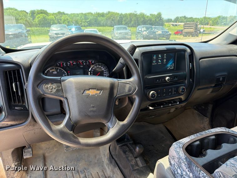 image for item EQ8003 2016 Chevrolet Silverado 3500HD Crew Cab utility bed pickup truck