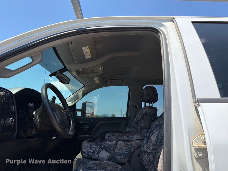 image for item EQ8003 2016 Chevrolet Silverado 3500HD Crew Cab utility bed pickup truck