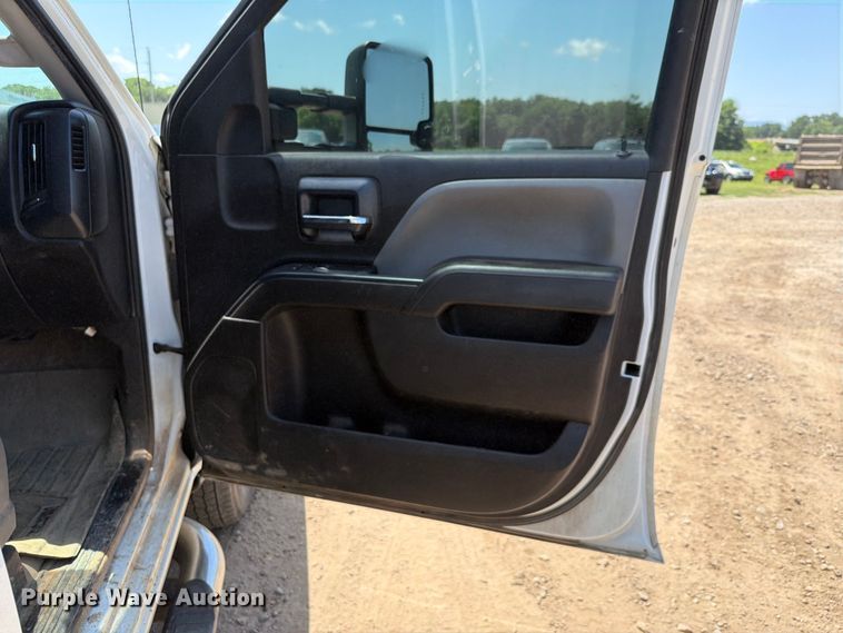 image for item EQ8003 2016 Chevrolet Silverado 3500HD Crew Cab utility bed pickup truck