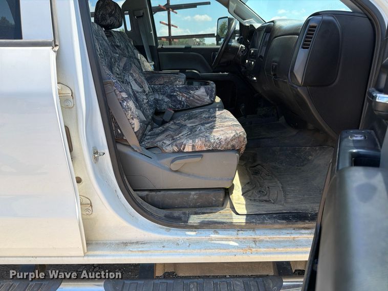 image for item EQ8003 2016 Chevrolet Silverado 3500HD Crew Cab utility bed pickup truck