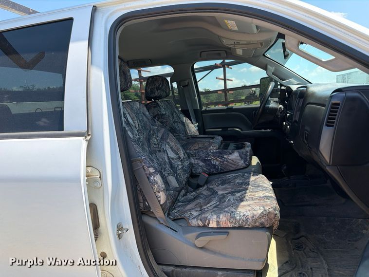 image for item EQ8003 2016 Chevrolet Silverado 3500HD Crew Cab utility bed pickup truck