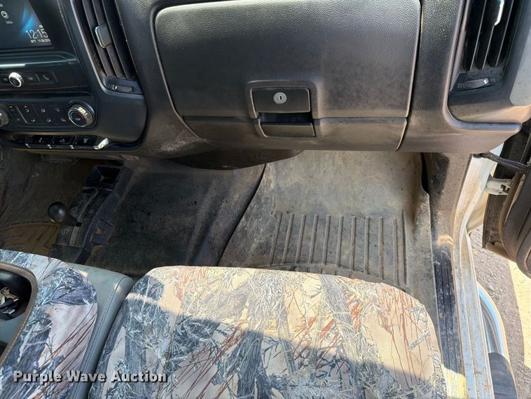 image for item EQ8003 2016 Chevrolet Silverado 3500HD Crew Cab utility bed pickup truck