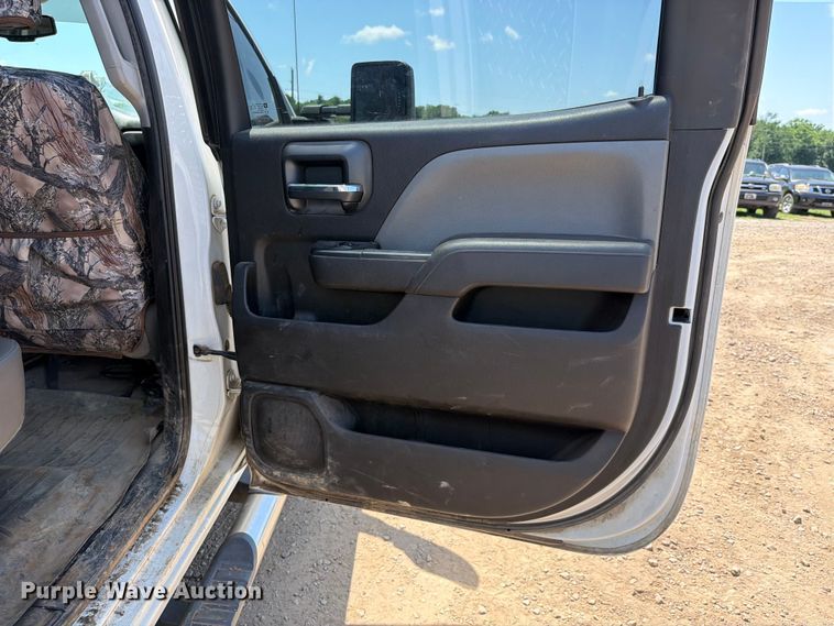 image for item EQ8003 2016 Chevrolet Silverado 3500HD Crew Cab utility bed pickup truck
