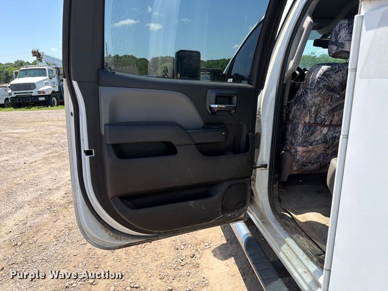image for item EQ8003 2016 Chevrolet Silverado 3500HD Crew Cab utility bed pickup truck