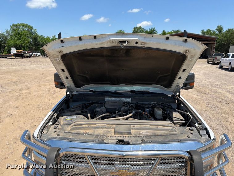 image for item EQ8003 2016 Chevrolet Silverado 3500HD Crew Cab utility bed pickup truck