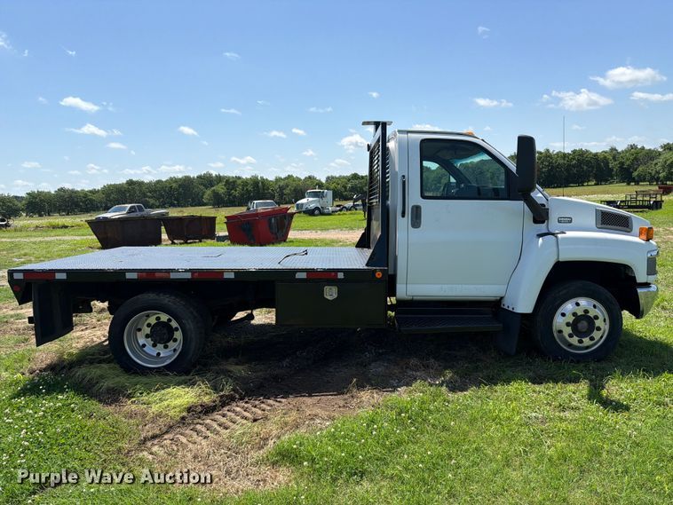 image for item EQ8008 2006 GMC C5500 flatbed truck