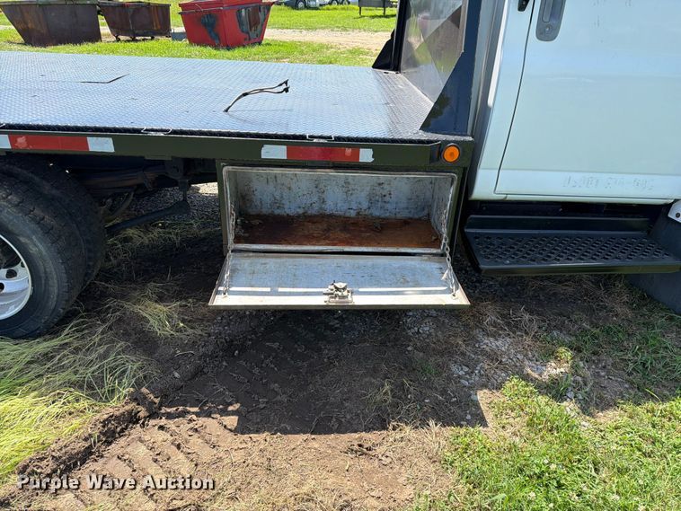 image for item EQ8008 2006 GMC C5500 flatbed truck