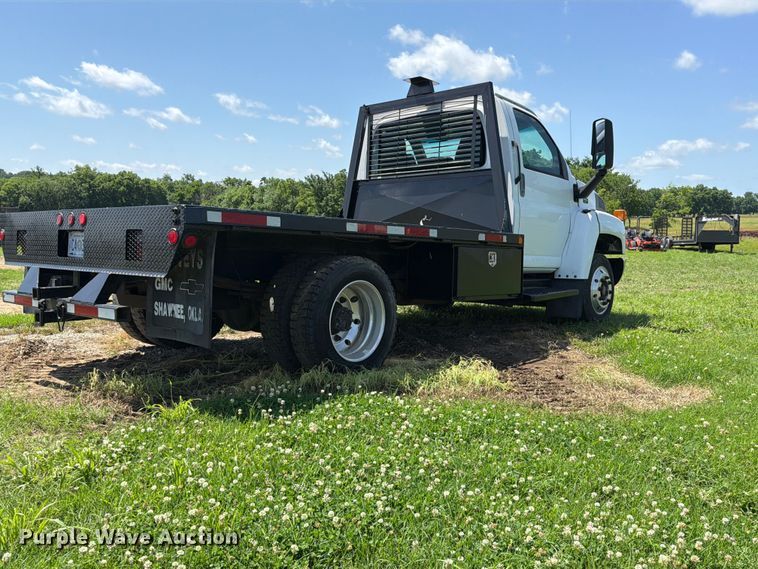 image for item EQ8008 2006 GMC C5500 flatbed truck
