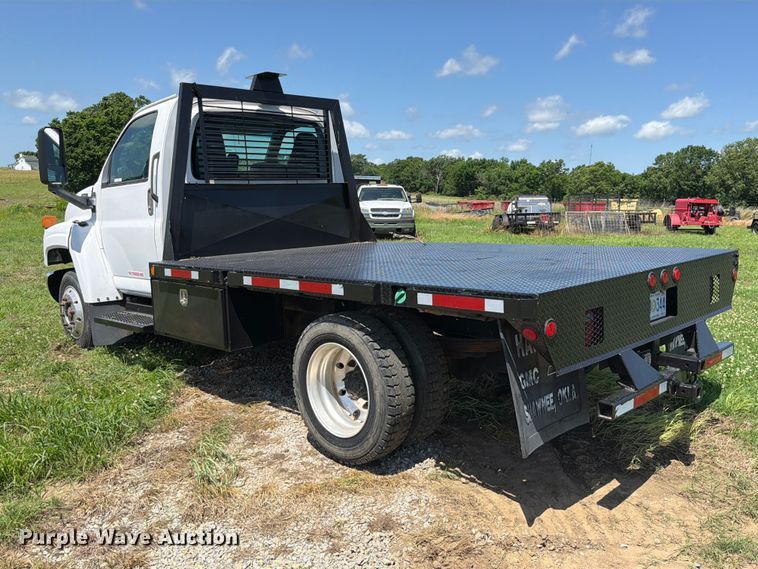 image for item EQ8008 2006 GMC C5500 flatbed truck