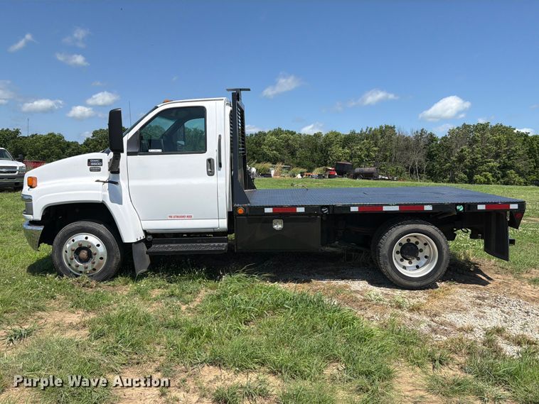 image for item EQ8008 2006 GMC C5500 flatbed truck